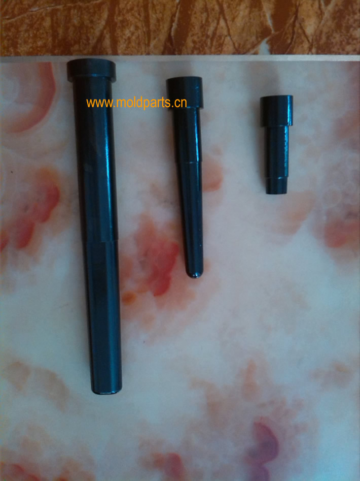 東莞大翔模具配件有限公司專(zhuān)業(yè)生產(chǎn)壓鑄模型芯，壓鑄模型芯的材質(zhì)、熱處理、硬度、標(biāo)準(zhǔn)、型號(hào)等詳情說(shuō)明和介紹，您可以通過(guò)本頁(yè)面下單留言或者發(fā)送詢(xún)/報(bào)價(jià)